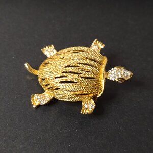 Very Awesome Gold Tone Turtle Brooch With Clear Stones